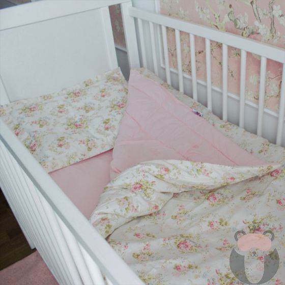 Blossom Bay Бебешки спален комплект с олекотена завивка – розово с цветя