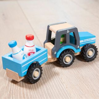 Дървен трактор с ремарке New classic toys