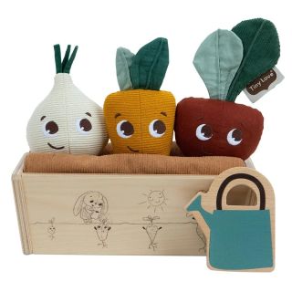 Tiny Love Еко Kомплект Моята Първа Градина от серията Garden of Adventures с 3 памучни играчки-плодчета и дървено сандъче, 18м+