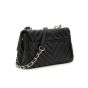 Guess Капитонирана чанта с аксесоар JET BLACK